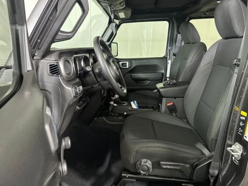 Used 2022 Jeep Gladiator Sport w/ Trailer Tow Package AWD/4WD image 11