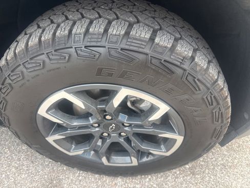 Used 2025 Chevrolet Equinox ACTIV w/ Safety and Technology Package FWD image 9