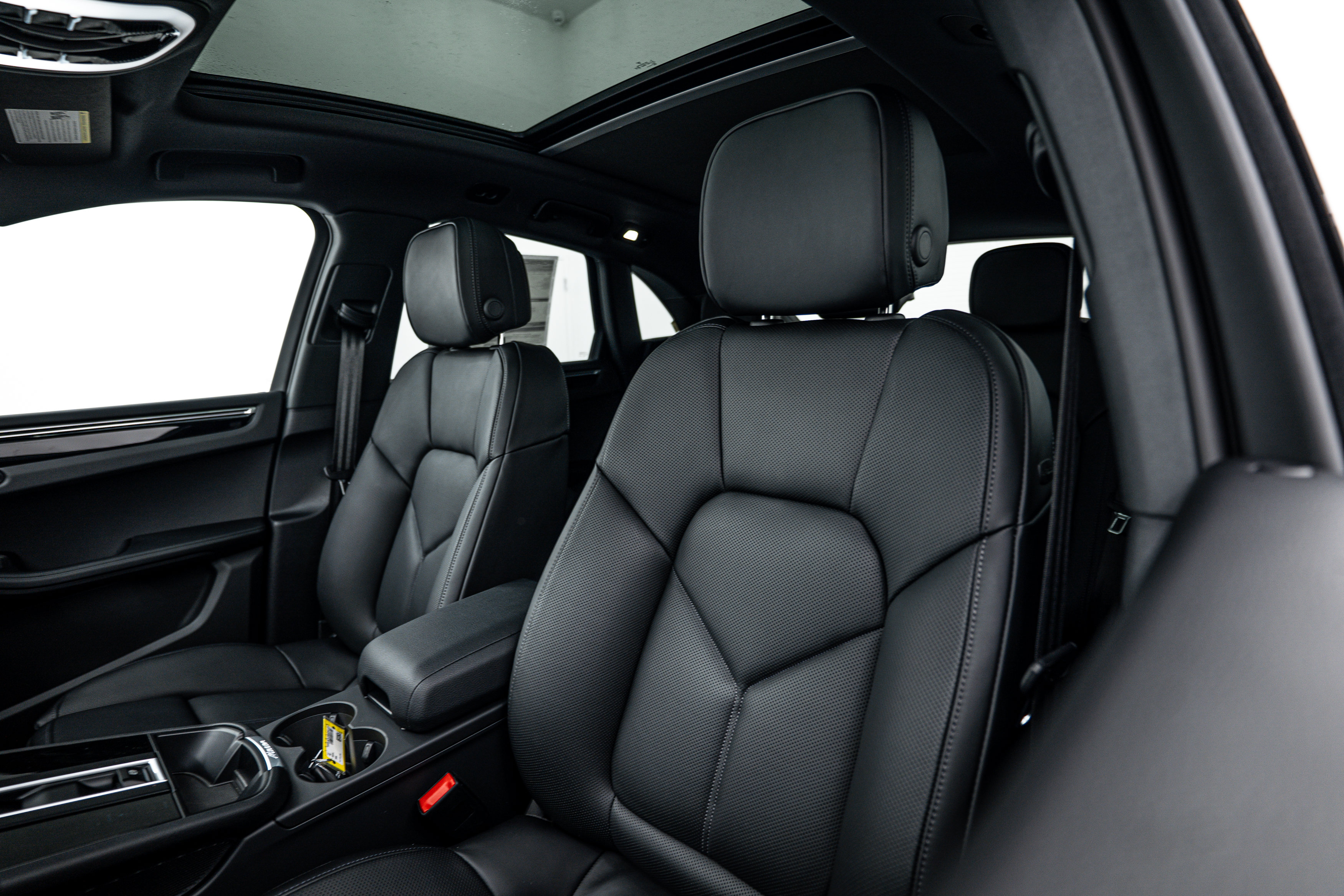 Certified 2026 Porsche Macan AWD/4WD image 21