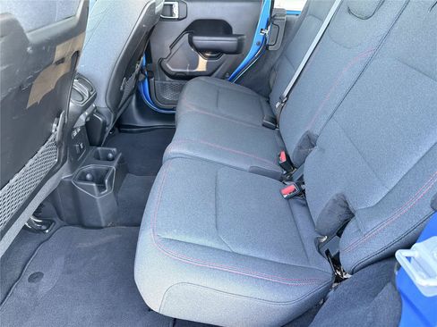 Used 2025 Jeep Wrangler Unlimited Rubicon AWD/4WD image 19