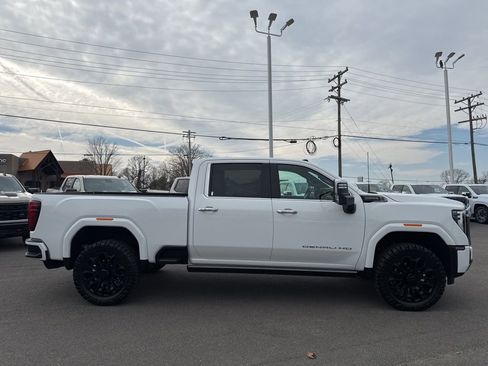 Used 2025 GMC Sierra 2500 Denali Ultimate image 6