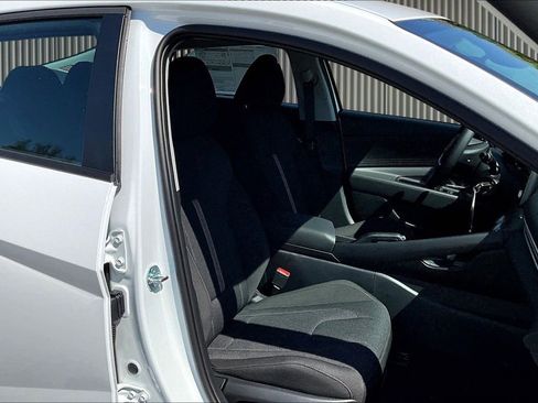 New 2026 Hyundai Elantra SE image 9