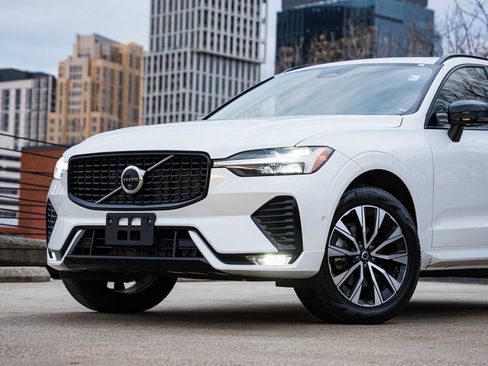Certified 2025 Volvo XC60 B5 Plus image 2