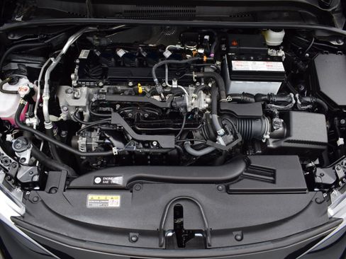 Used 2024 Toyota Corolla SE w/ SE Package image 9