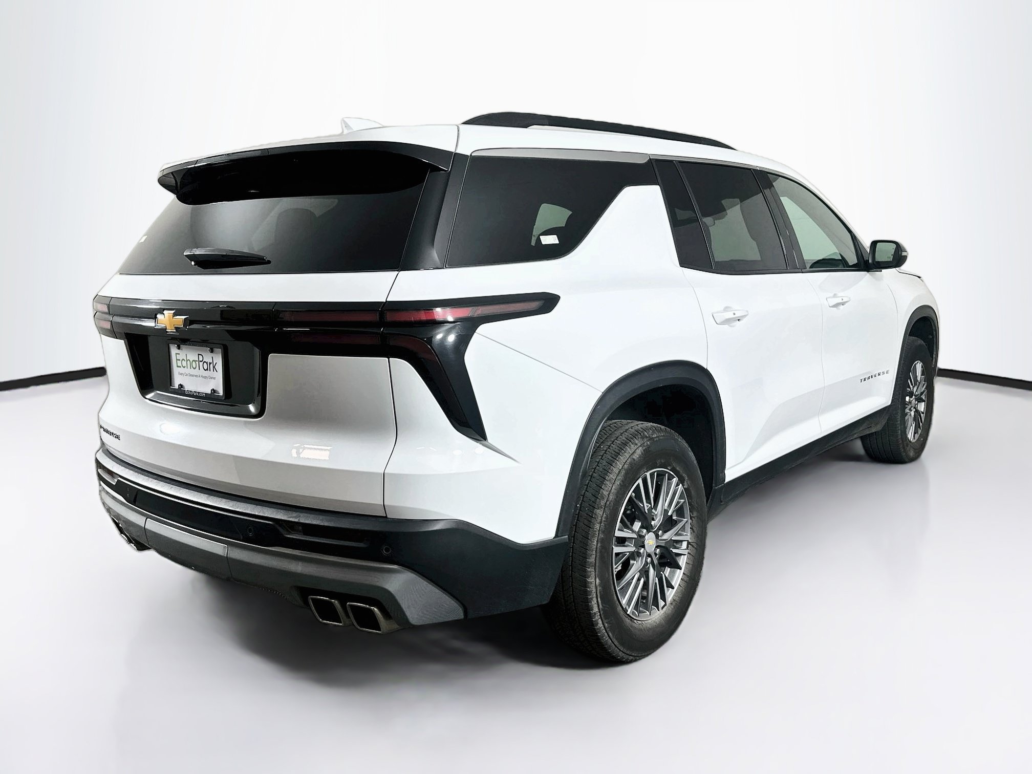 Used 2025 Chevrolet Traverse LT FWD image 9