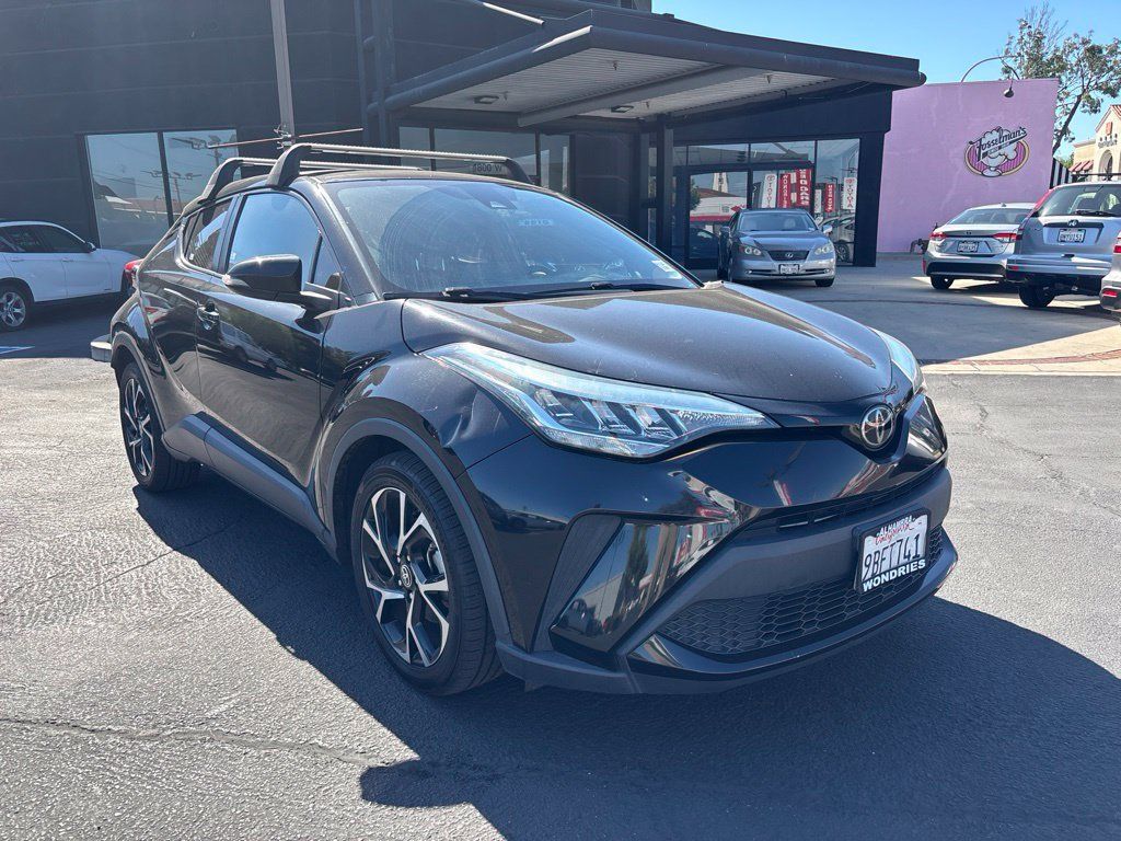 Used 2022 Toyota C-HR XLE FWD image 2