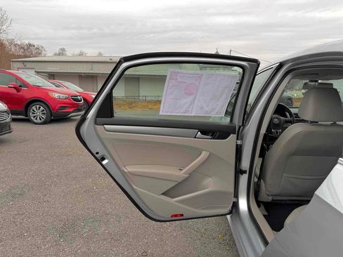 Used 2015 Volkswagen Passat 1.8T Limited Edition image 16
