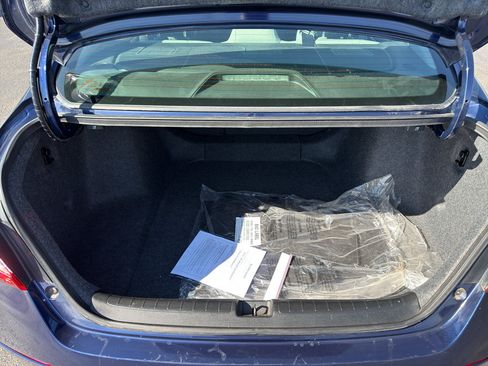 Used 2018 Honda Accord EX image 11