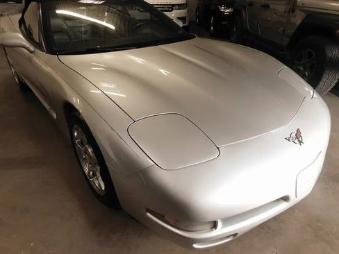 Used 2001 Chevrolet Corvette w/ Preferred Equipment Group2 image 10