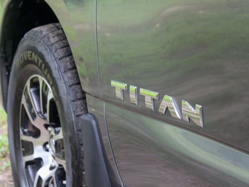 Used 2021 Nissan Titan SV w/ Accessory Utility Package image 9