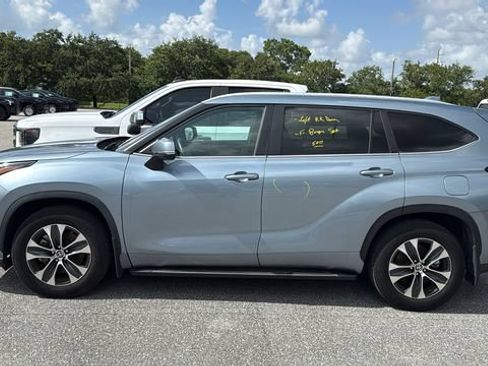 Used 2024 Toyota Highlander XLE FWD image 4