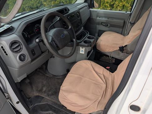 Used 2010 Ford E-150 and Econoline 150 image 12