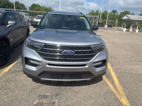 Used 2023 Ford Explorer XLT w/ Equipment Group 202A AWD/4WD image 24