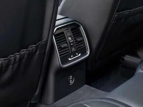 New 2026 Porsche Macan image 17