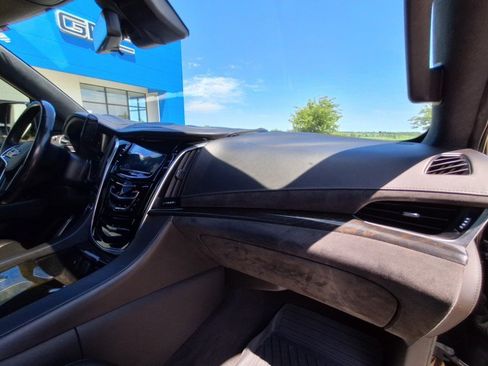 Used 2020 Cadillac Escalade ESV Platinum AWD/4WD image 14