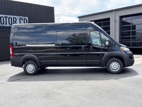 Used 2025 RAM ProMaster 2500 FWD image 3