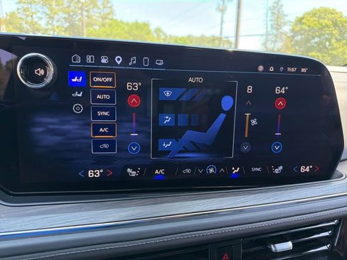 Used 2025 Chevrolet Suburban Z71 AWD/4WD image 16