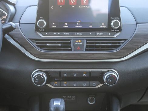 Used 2023 Nissan Altima 2.5 SV FWD image 12