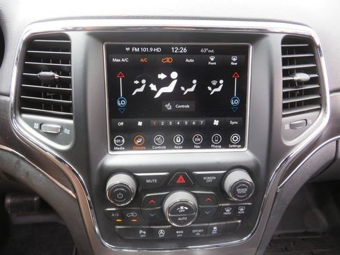 Used 2018 Jeep Grand Cherokee Limited AWD/4WD image 19