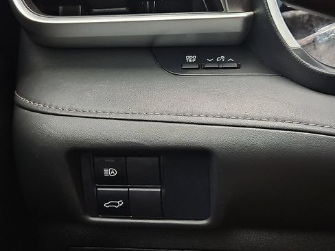 Used 2021 Toyota Highlander XLE FWD image 23