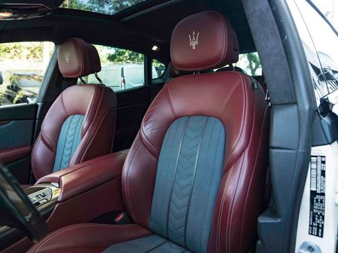 Used 2019 Maserati Levante GranLusso image 24