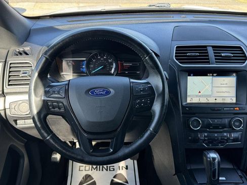 Used 2017 Ford Explorer XLT w/ Equipment Group 202A image 17