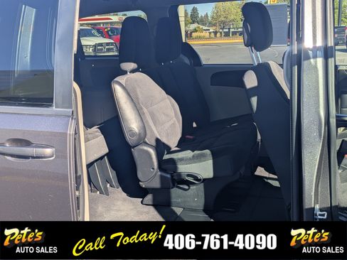 Used 2018 Dodge Grand Caravan SE w/ UConnect Hands-Free Group image 13