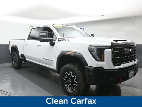 Used 2025 GMC Sierra 2500 AT4X image 2