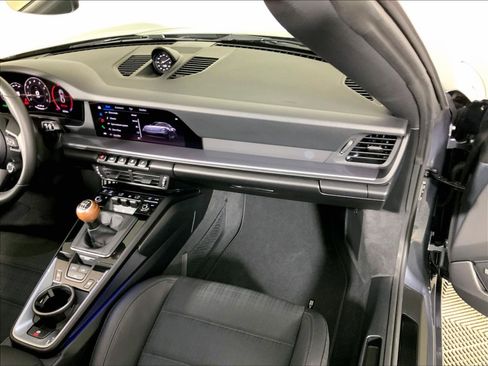 Used 2026 Porsche 911 Carrera T RWD image 17