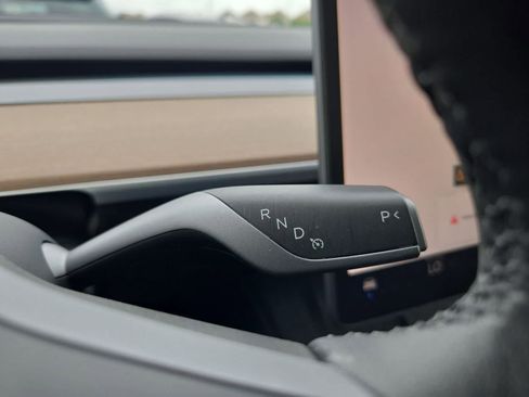 Used 2024 Tesla Model Y Long Range AWD/4WD image 28