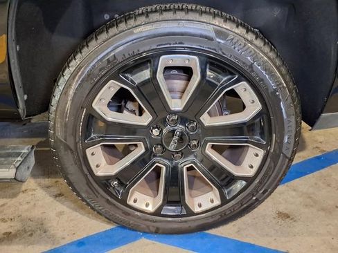 Used 2018 GMC Yukon Denali w/ Denali Ultimate Package AWD/4WD image 22