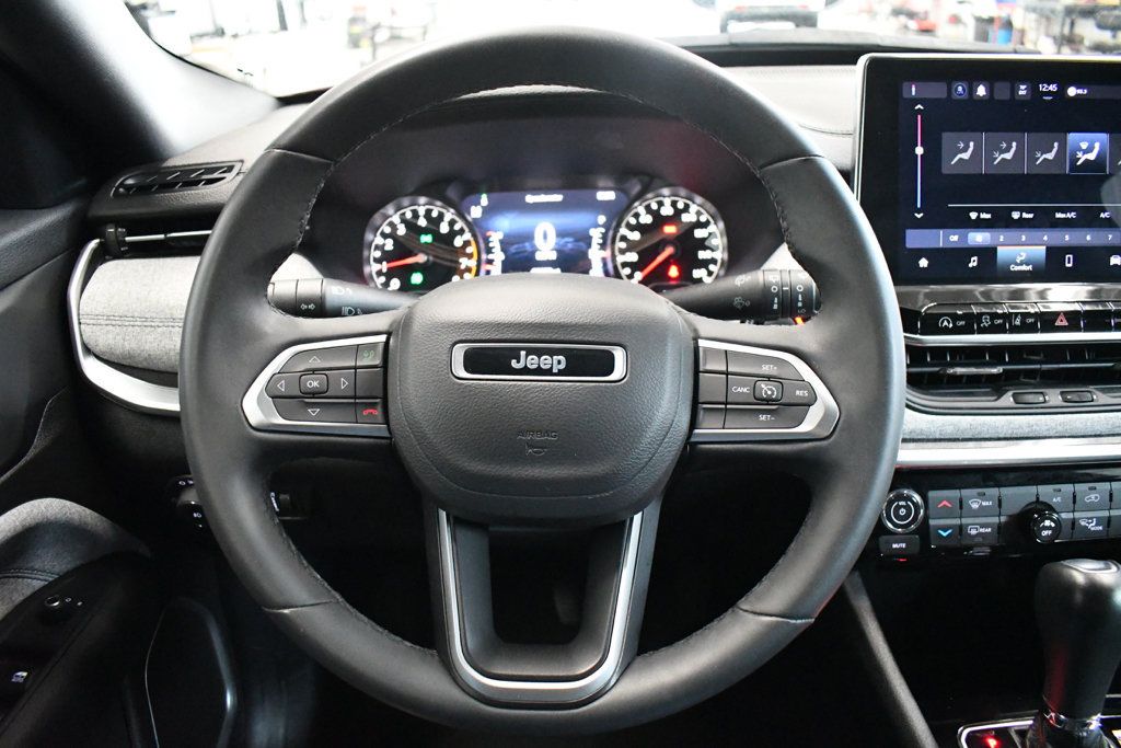 Used 2024 Jeep Compass Latitude AWD/4WD image 30