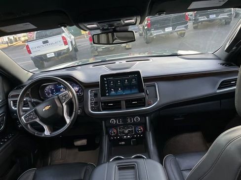Used 2023 Chevrolet Suburban Premier image 34