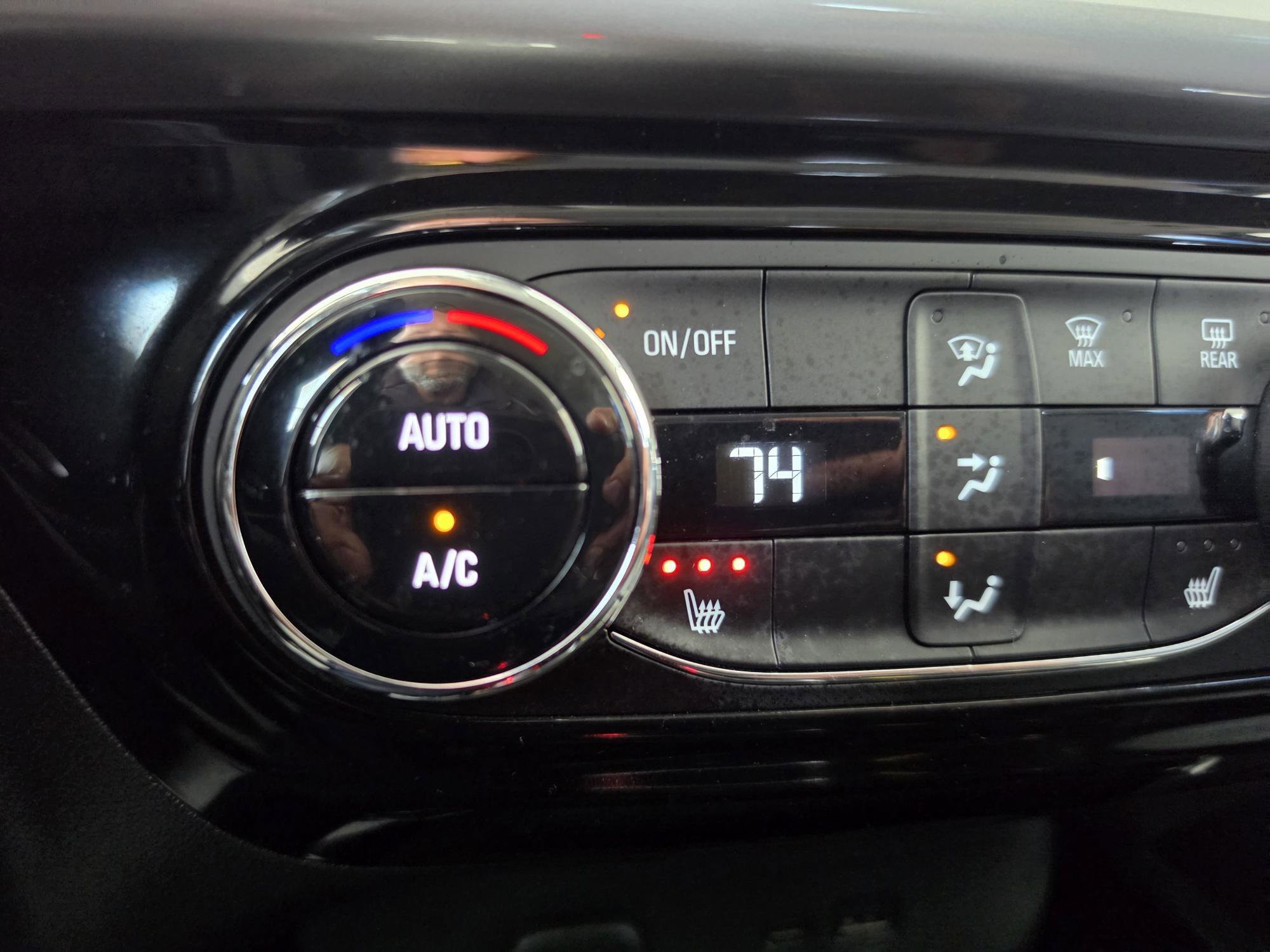 Used 2024 Chevrolet Trax LT w/ Driver Confidence Package FWD image 7