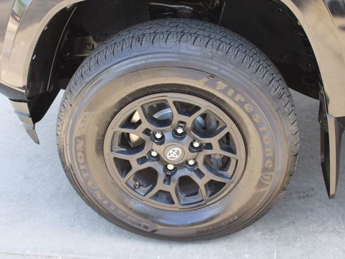 Used 2019 Toyota Tacoma SR5 AWD/4WD image 12