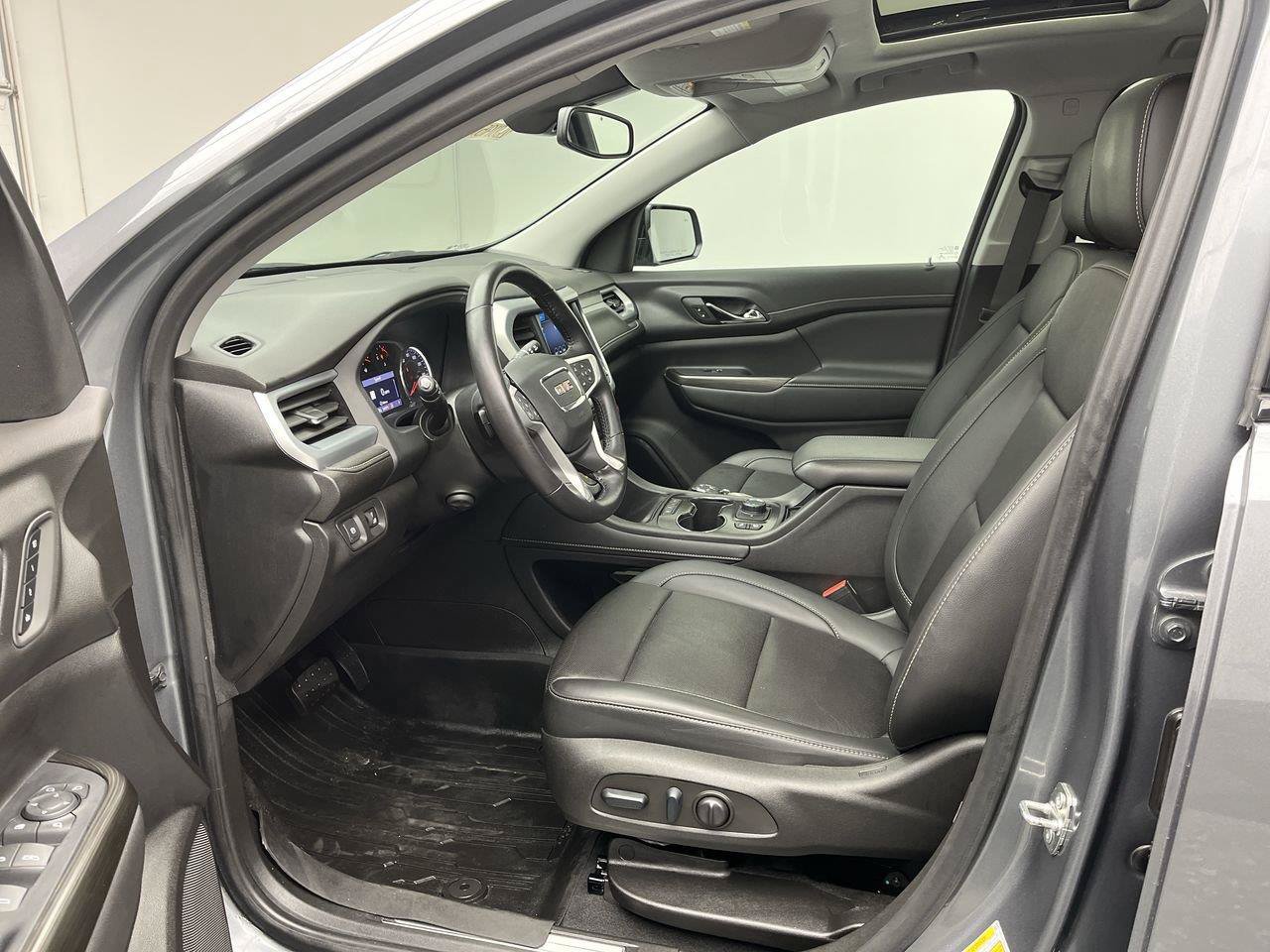 Certified 2022 GMC Acadia SLT w/ Elevation Edition AWD/4WD image 3