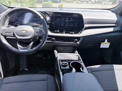 New 2026 Chevrolet Equinox LT w/ Safety and Technology Package FWD image 7