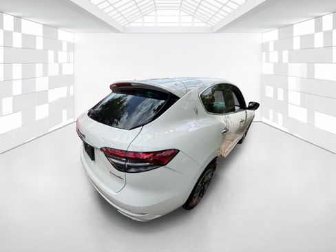 Used 2023 Maserati Levante GT AWD/4WD image 7