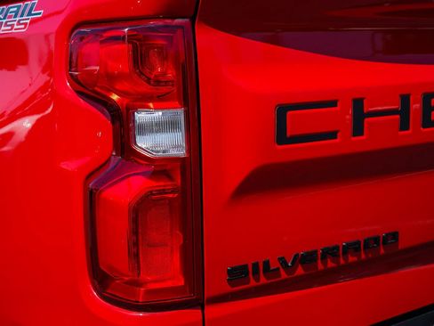 Used 2021 Chevrolet Silverado 1500 LT Trail Boss w/ Bed Protection Package AWD/4WD image 8