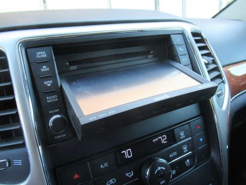 Used 2013 Jeep Grand Cherokee Overland w/ Advance Technology Group image 32