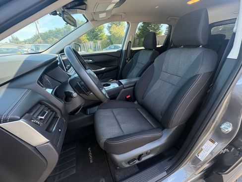 Used 2025 Nissan Rogue SV FWD image 38