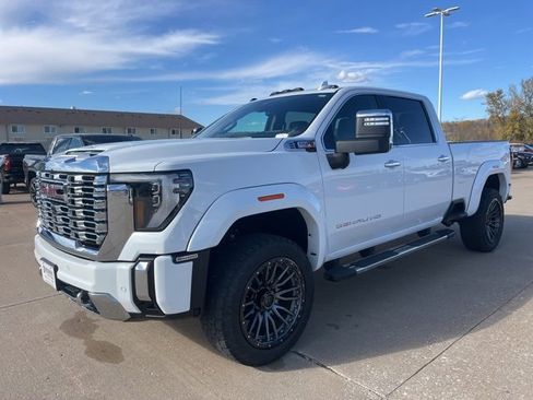 Used 2024 GMC Sierra 2500 Denali w/ Denali Reserve Package image 12