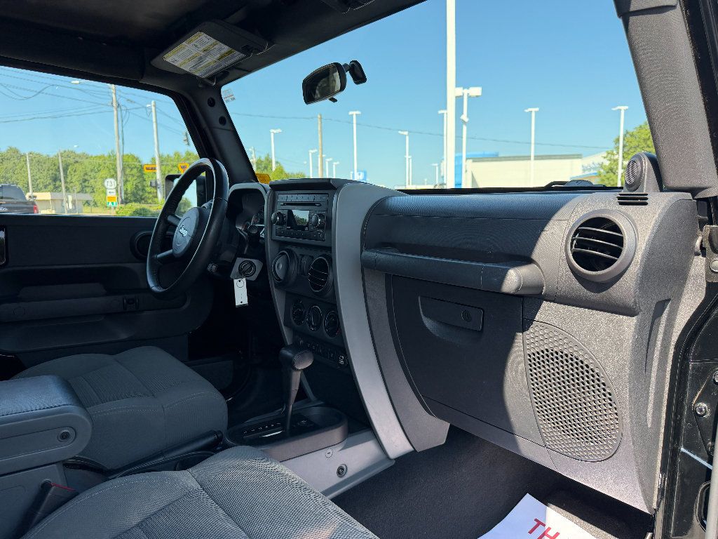 Used 2007 Jeep Wrangler Rubicon w/ PWR Convenience Group AWD/4WD image 11