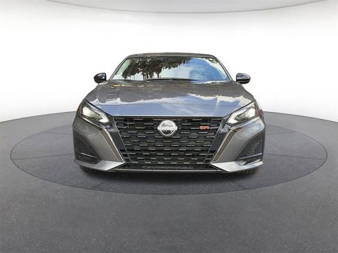 Certified 2025 Nissan Altima 2.5 SR image 10