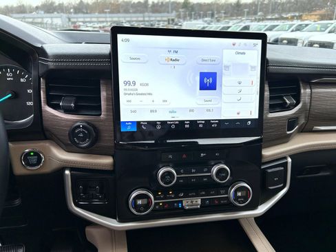 Used 2024 Ford Expedition Max Limited image 14