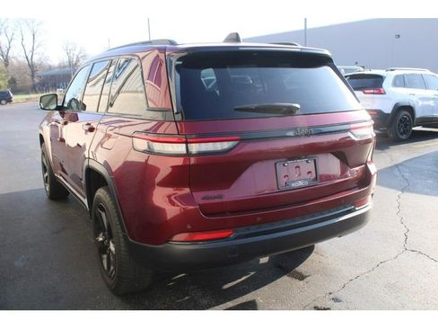 Used 2023 Jeep Grand Cherokee Altitude image 6