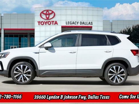 Used 2024 Volkswagen Taos SE FWD image 6