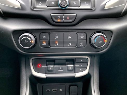 Used 2023 GMC Terrain SLE image 30