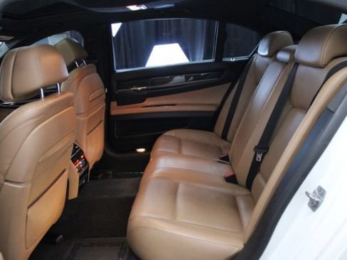 Used 2015 BMW 750Li xDrive AWD/4WD image 27