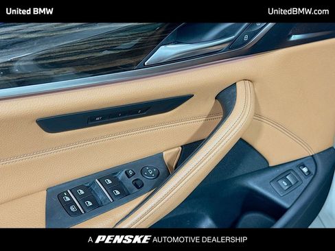 Used 2019 BMW 530e w/ Premium Package image 3